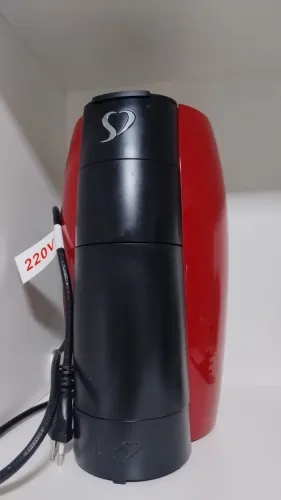 Vendo cafeteira 3 corações de cápsulas