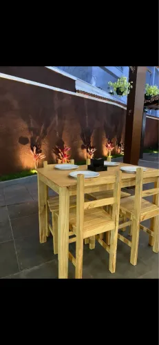 Jogo de mesa com cadeira 