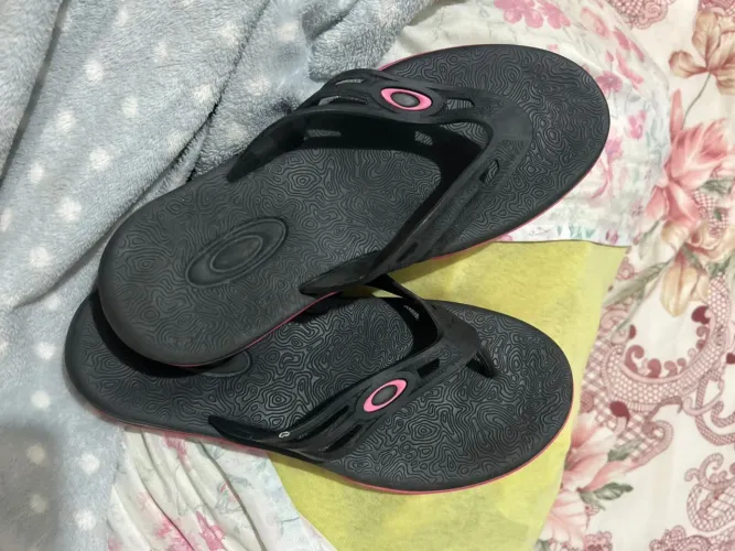 Chinelo oakley original pra sair rápido 