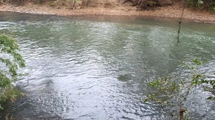 Chácara com rio Heitoraí uru