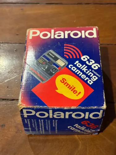 Polaroid 636 Talking Camera, uma câmera fotográfica instantânea