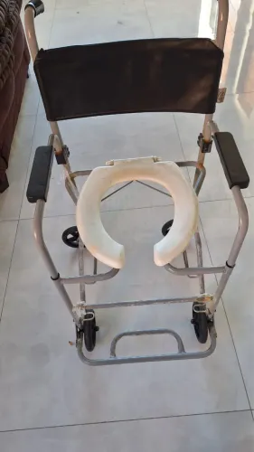Cadeira de roda para banho
