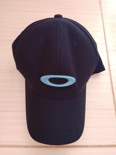 Boné Oakley tincan