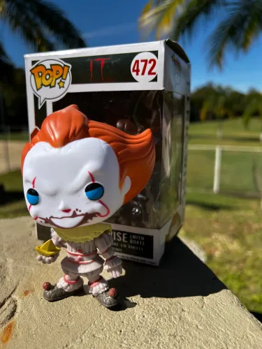 Funko pop Pennywise com caixa
