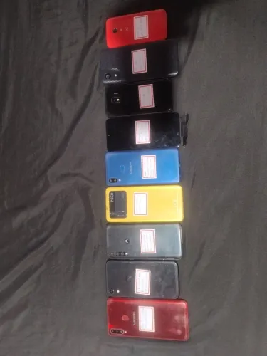 LOTE DE CELULARES PARA TÉCNICO/PEÇAS - iPhone XR + Poco M4 Pro 5G+ Samsung + Motorola