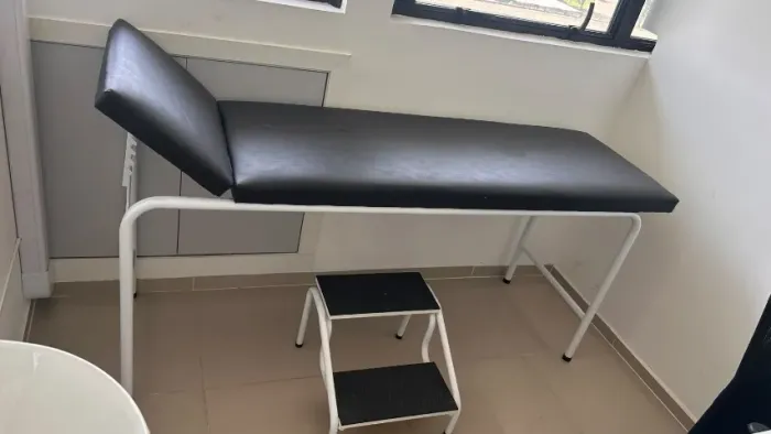 Mesa De Exame - Avaliação Médica E Estética + Escada 2 Degraus