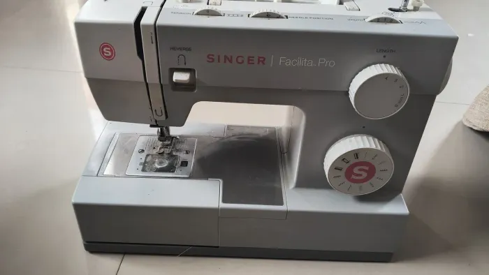 Máquina de costura singer