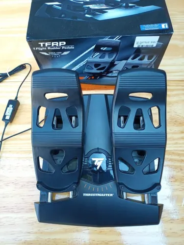Thrustmaster T-Flight Rudder Pedais ( pedais para simulador de voo)