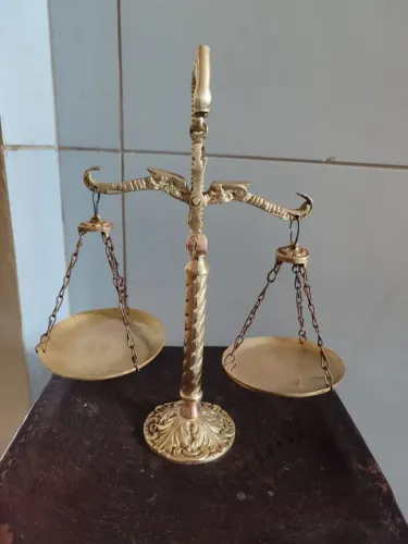 Balança em bronze 50cm altura
