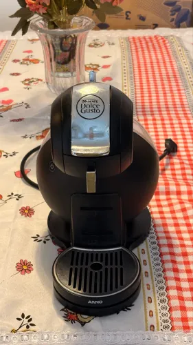Máquina de Café Dolce Gusto! Atenção a descrição!