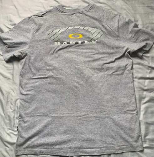 Vendo camisa oakley 