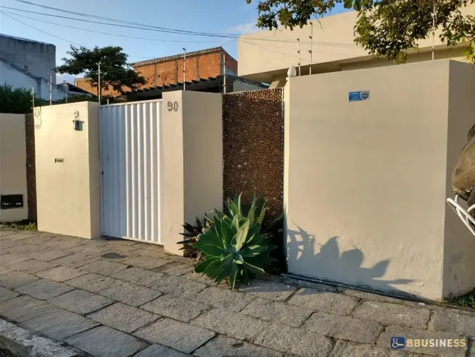 Casa à venda, Centro com 3 quartos, sendo 1 suíte - Campos dos Goytacazes, RJ