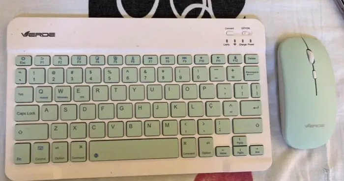 Teclado Bluetooth e mouse 