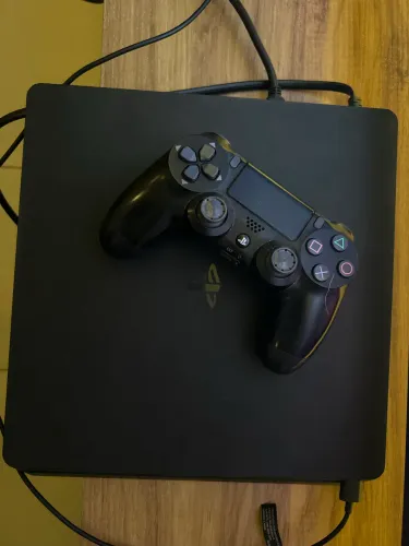 PS4 em perfeito estado na caixa com controle 