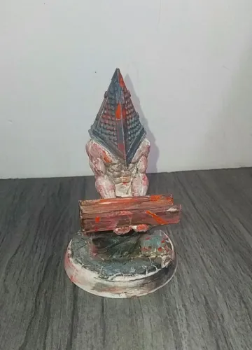 Action figure de Red Pyramid Thing