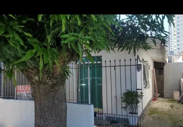 Alugo Sobrado CENTRO de Balneário Camboriú