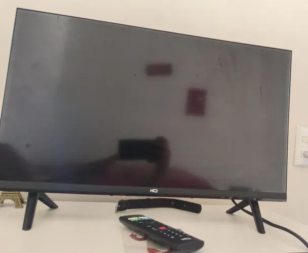 Televisão hq 1 ano de uso toda funcionando 