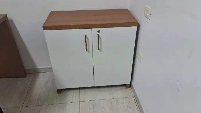 Armário para escritório TOK&STOK baixo 2 portas