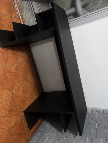 Mesa de madeira reforçada novinha