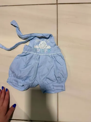 Peças de roupas de bebê