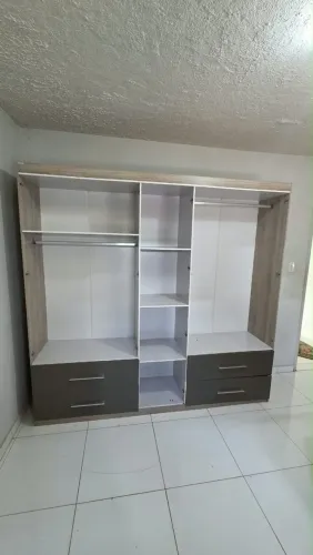 guarda roupa casal grande 2.20cm x 2.30cm bem conservado  