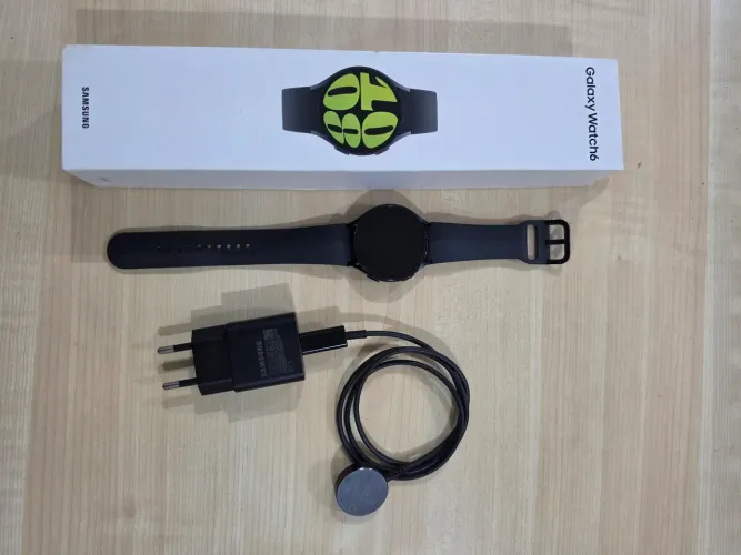 Relógio Samsung Galaxy Watch6, Cor Preto tamanho 44MM. Usado .Carregador Original