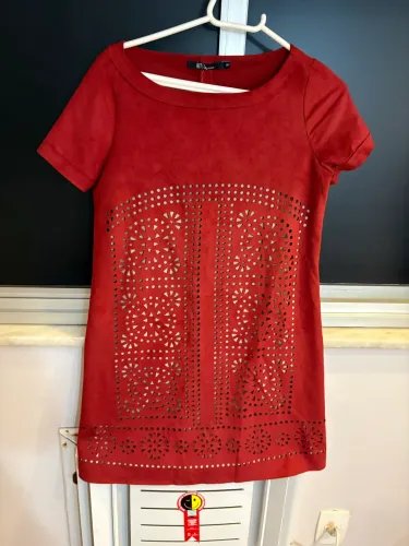 Vestido curto chamoa couro trabalhado podendo ser usado como uma túnica
