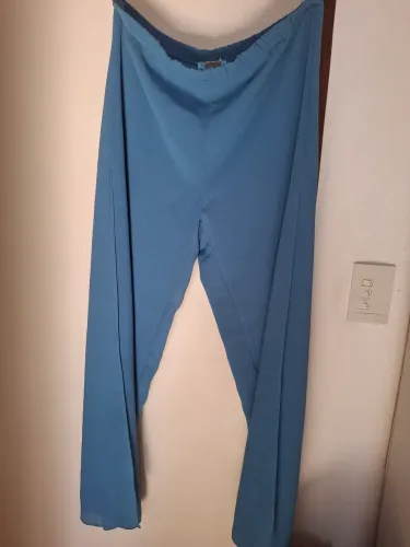 Calça e blusa de festa