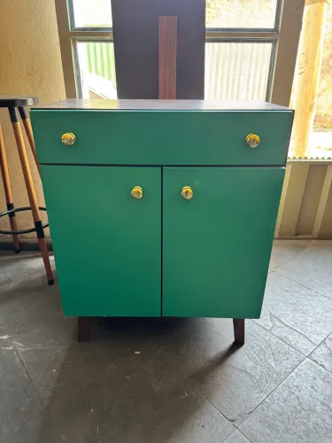 Móvel retrô verde 