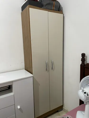 Vendo uma cômoda e um roupeiro , eu também vendo separado