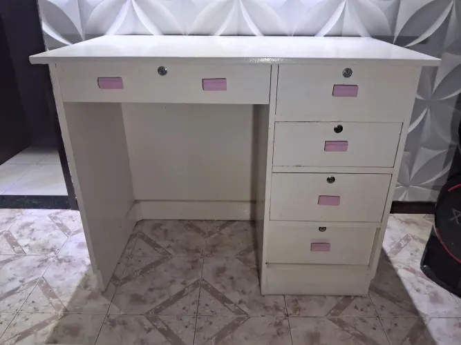 Escrivaninha na promoção pra vender rápido