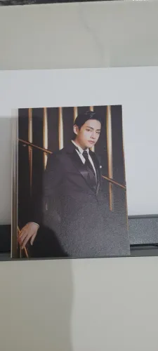 Photocard oficial do V do BTS TFMA 2021