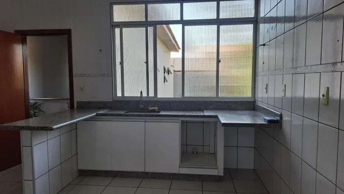 Alugo Kitnet excelente localização