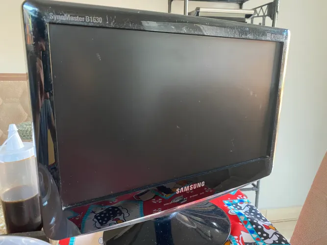 Monitor Samsung 15.6" Compacto