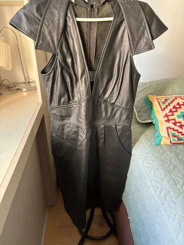 Vestido de couro tamanho 40 ou 42