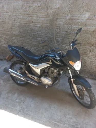 CG TITAN 150 ESD COMPLETA. ÚNICO DONO. MOTO MUITO BOA. DEPENDENDO DA CIDADE POSSO LEVÁ-LA.