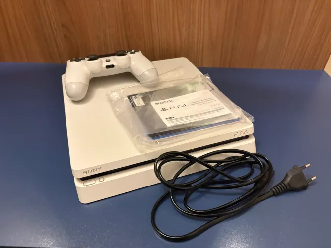 PS4 Slim Branco, Controle DualShock 4 Branco, Fio!! 2017. Ótimas condições!!