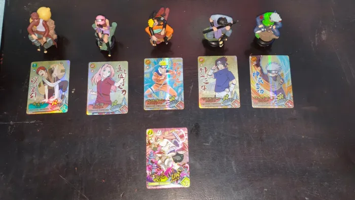 Conjunto de cartas e miniaturas naruto (colecionador)