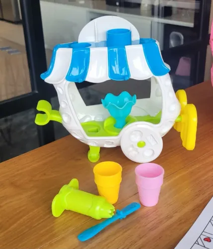 Carrinho de sorvete ? Play-Doh,  não acompanha massinha. 