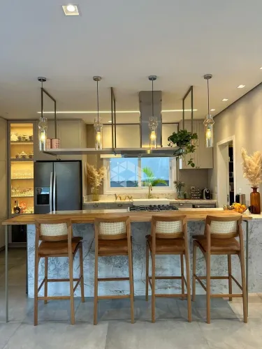 Sobrado em condomínio fechado, 3 suítes, 230 m² construído, mobiliado, Nova Santa Rita