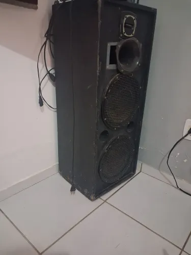 Caixa de som passiva com um mal contato só na corneta 