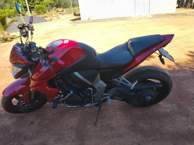 Vendo cb 1000r muito conservada.