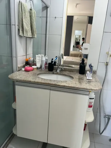 Pia com móvel para banheiro