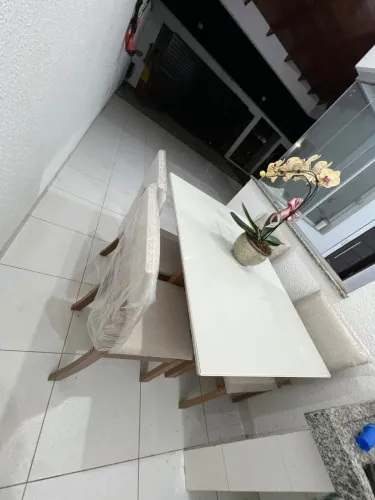 Vende-se mesa de jantar nova 4 cadeiras 