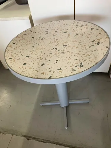 Mesa de Granilite pé de ferro