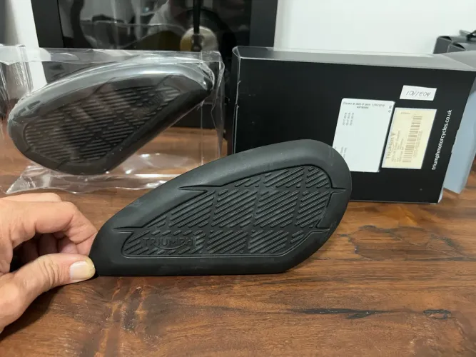 Triumph - Protetores de Tanque - Tankpad original