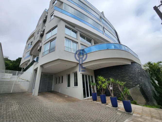 Apartamento com 3 dormitórios em Canasvieiras