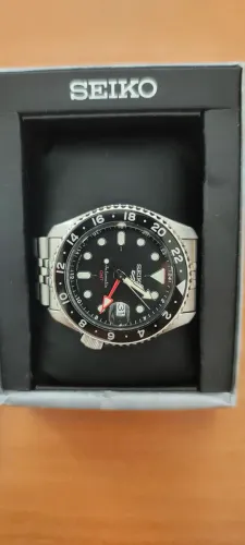 Relógio Seiko 5 Sports GMT Automático - Preto - Aço Inox