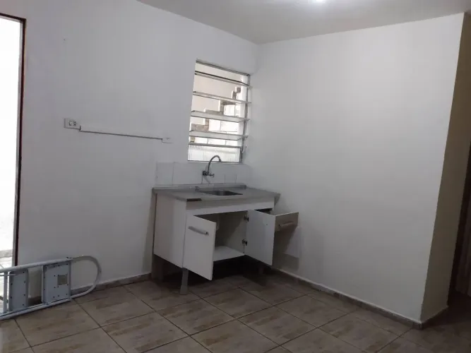 Alugo casa de 2 cômodos no Eldorado