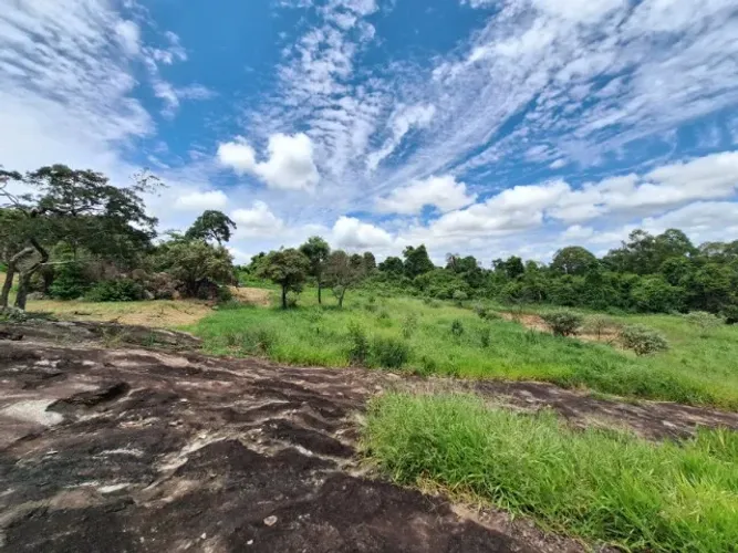 Terreno Rural de 7.700 m² em Itaguara/MG | Vista Panorâmica, Córrego, Energia e Projeto de